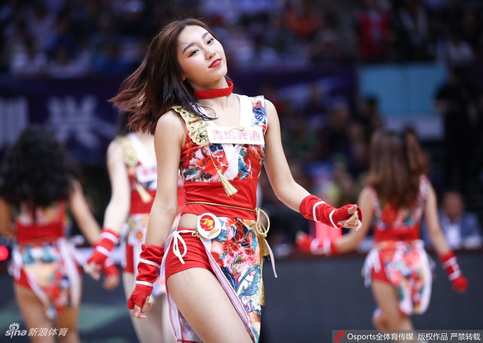 裁判!深圳啦啦队的颜值犯规了