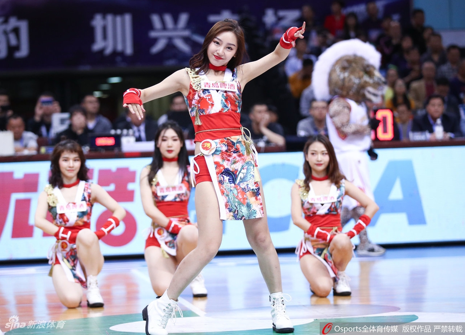 裁判!深圳啦啦队的颜值犯规了