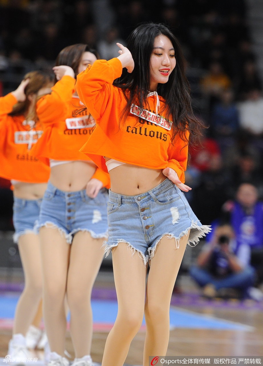 颜值逆天！辽宁啦啦队性感热舞
