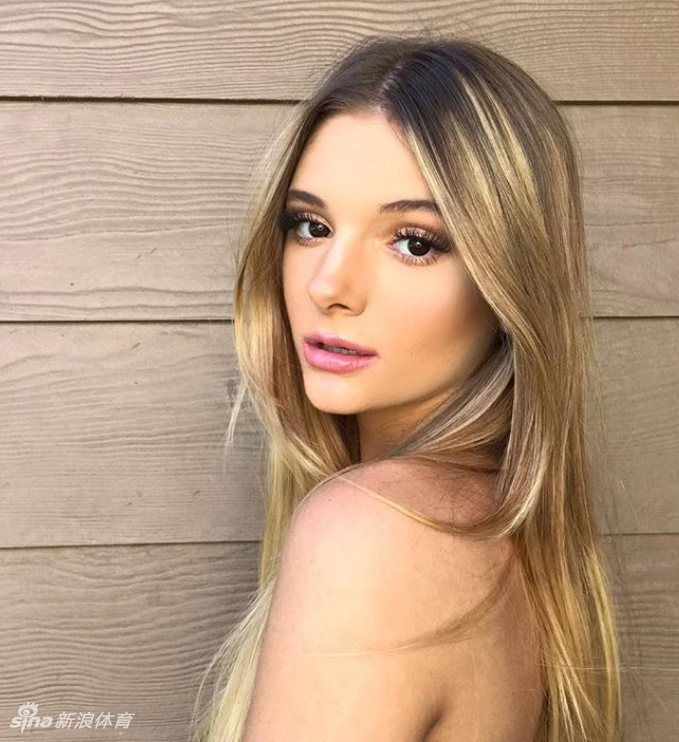 恋爱的感觉！网红美女宛若邻家少女