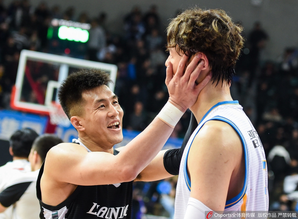 中国篮球另类七夕情人节:晓川小丁深情满满