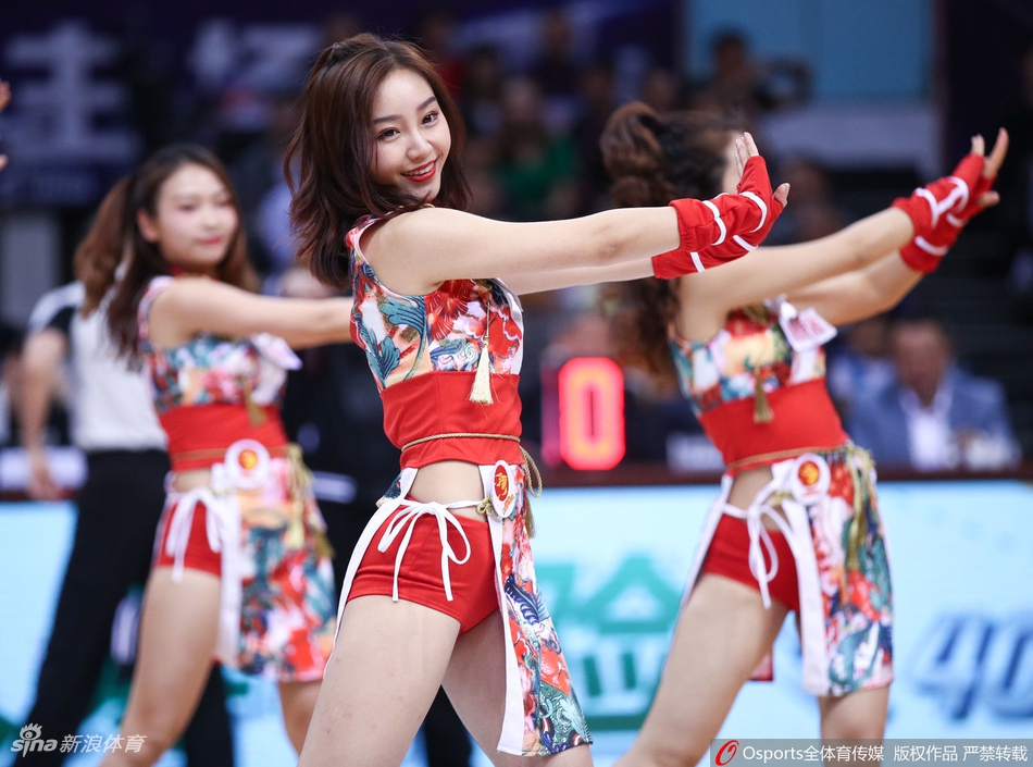 裁判!深圳啦啦队的颜值犯规了