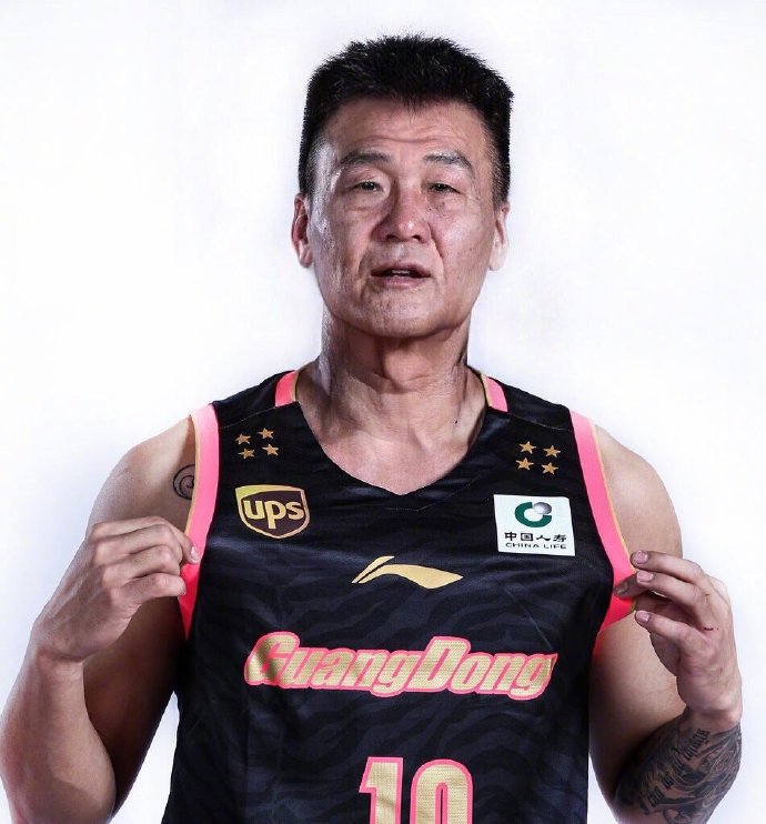 CBA球员老年版―还是打不过！