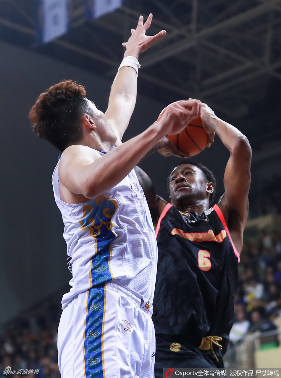 CBA1/4决赛：肯帝亚108-135广东