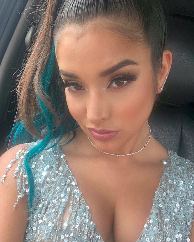 国王老板千金再发美照 异域风情妩媚动人