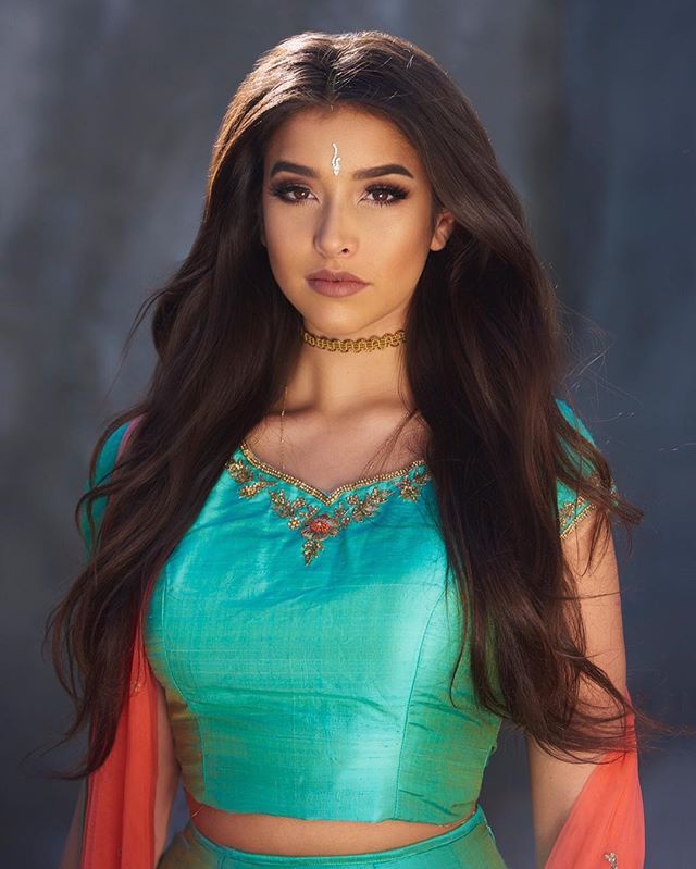 国王老板千金再发美照 异域风情妩媚动人