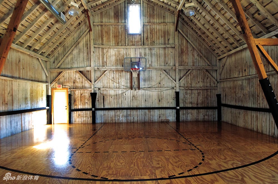 九大绝美篮球场！教练 我想打球