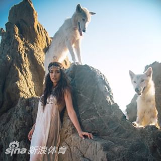 国王老板千金最新美照 眼神之中散发着异域风情