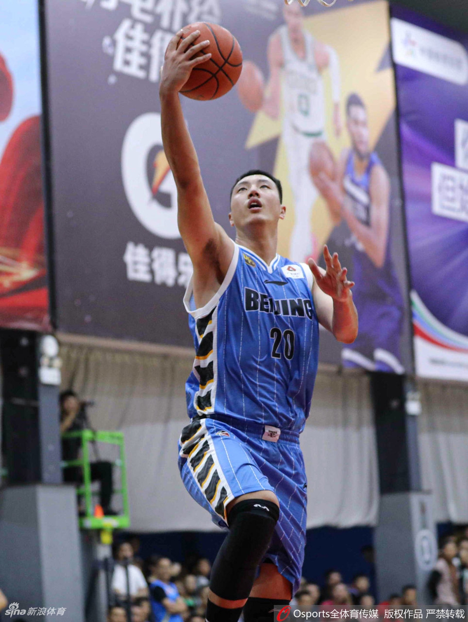 林书豪首秀砍下21分北京仍输球