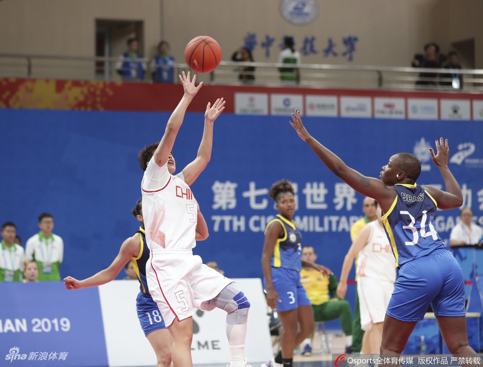 军运会-中国女篮夺得金牌