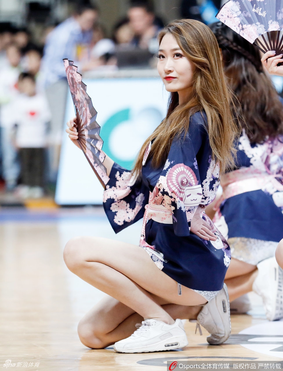 上海啦啦队花式造型温婉动人