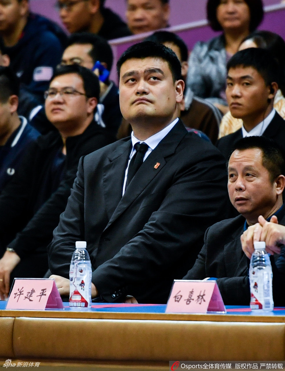 姚明亲临现场观看WCBA总决赛生死战