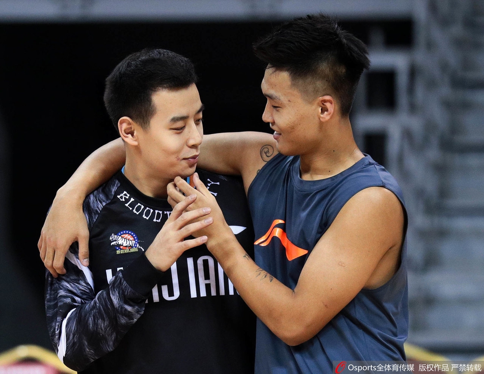 中国篮球另类七夕情人节:晓川小丁深情满满