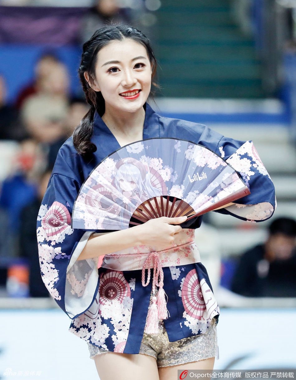 上海啦啦队花式造型温婉动人