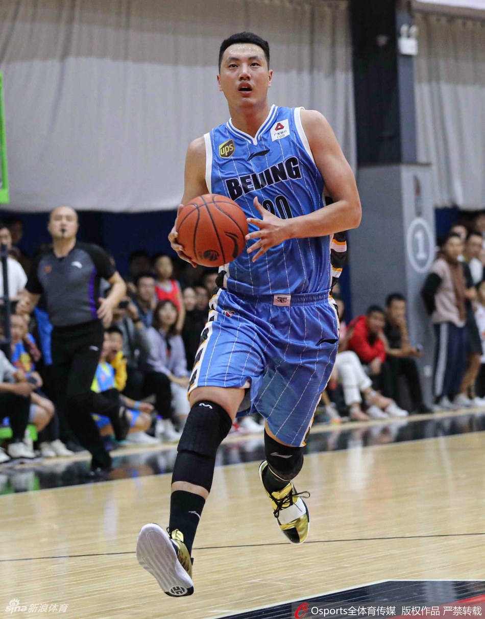 林书豪首秀砍下21分北京仍输球