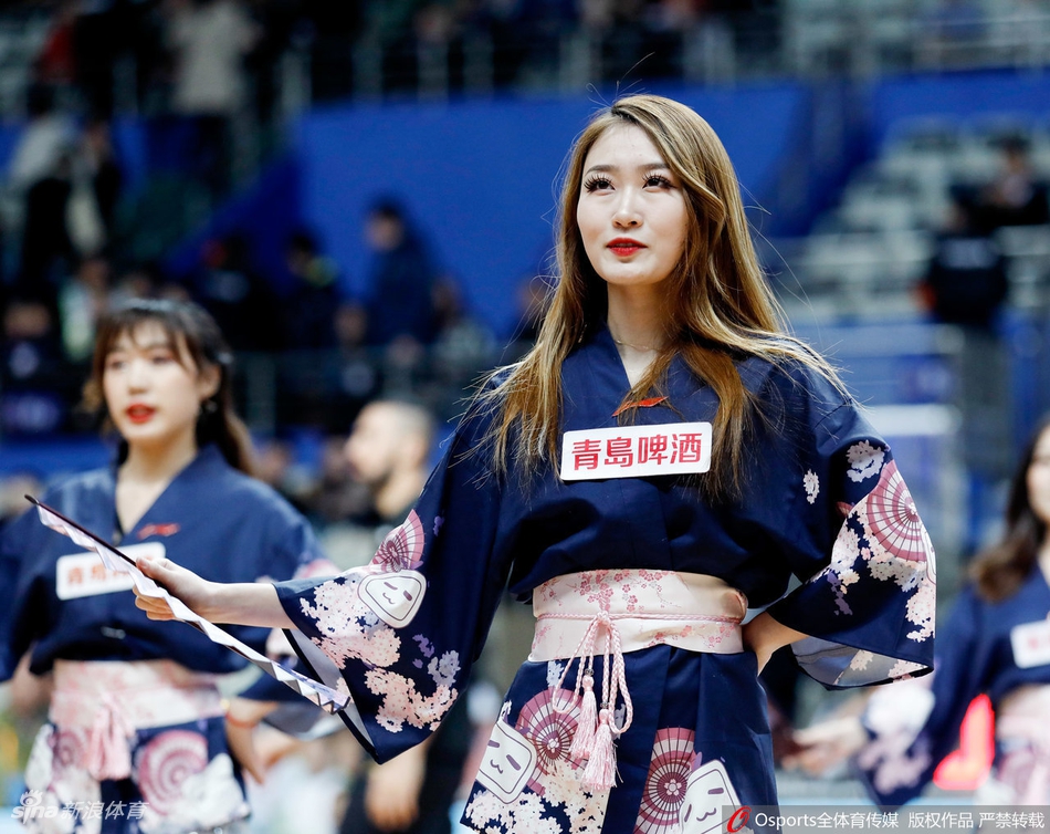 上海啦啦队花式造型温婉动人