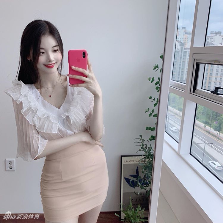 运动美女身材傲人酷爱自拍