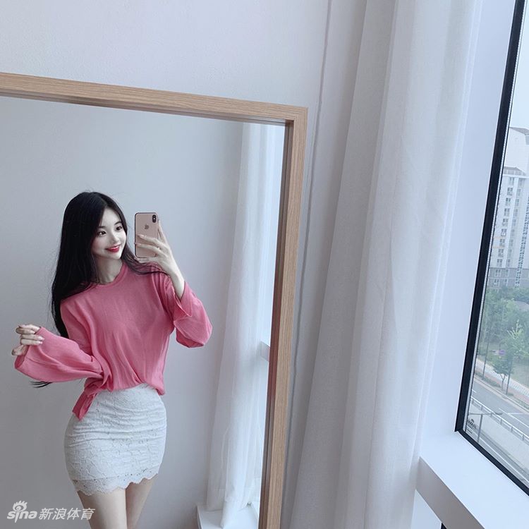 运动美女身材傲人酷爱自拍