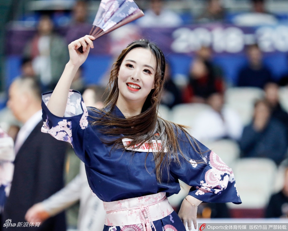 上海啦啦队花式造型温婉动人