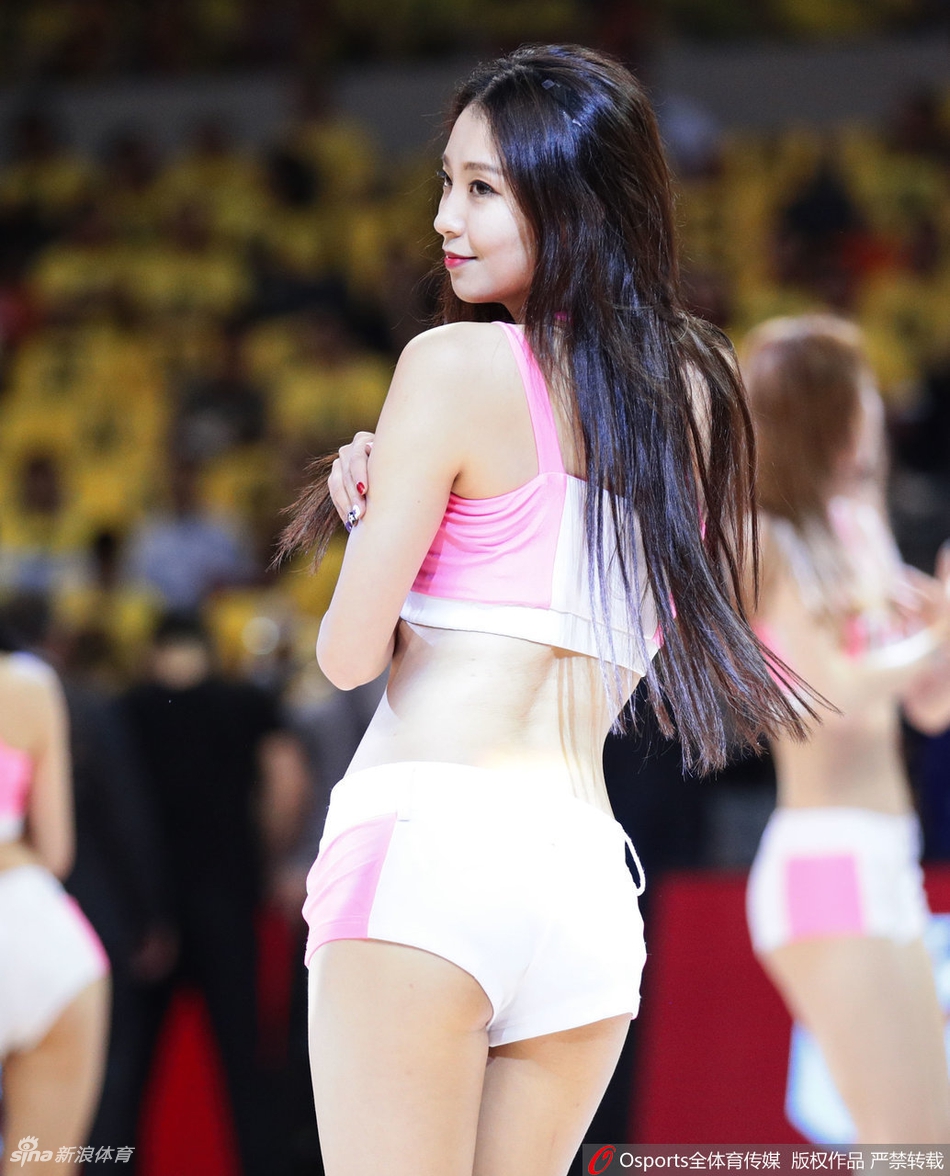 广东啦啦队队长热舞秀性感翘臀