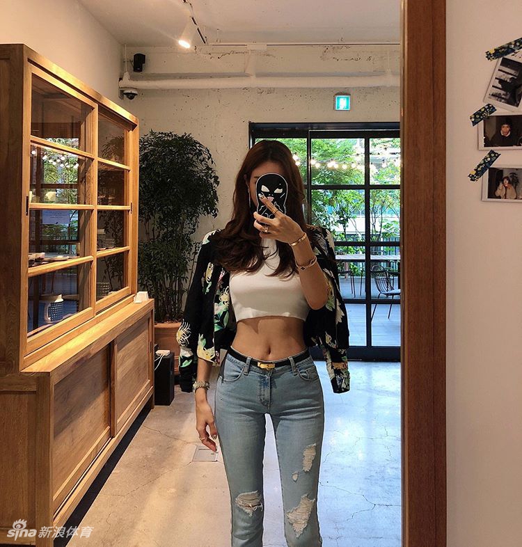 网红美女身材傲人形象气质佳