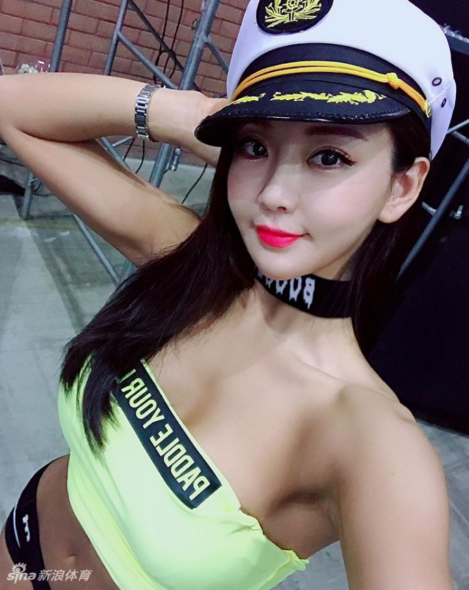 性感美女这身水手装真是太美了