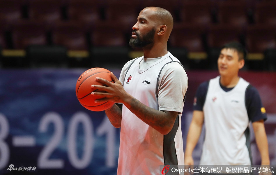 冲击9连胜！北京赛前积极训练 氛围轻松