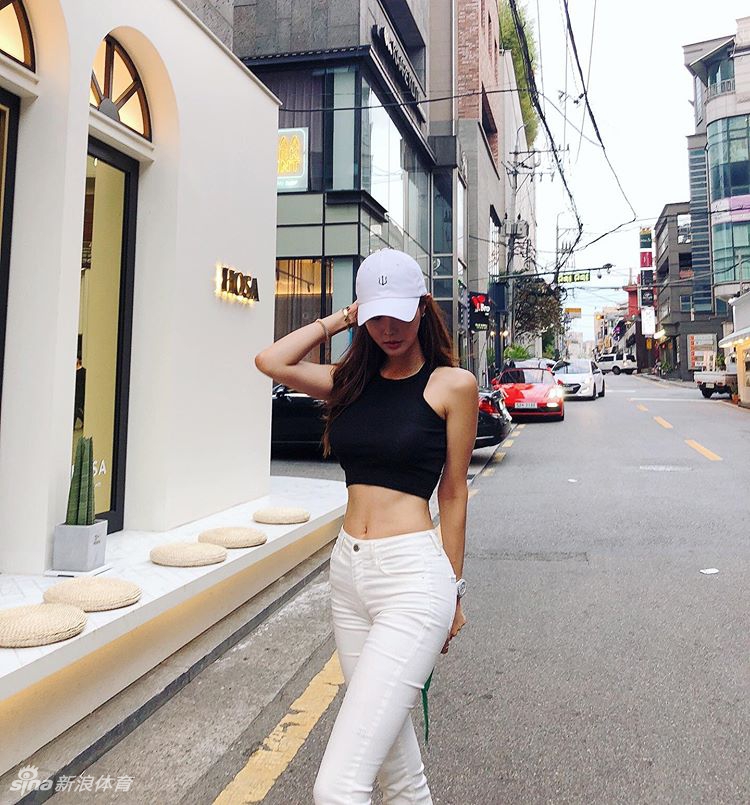 网红美女身材傲人形象气质佳