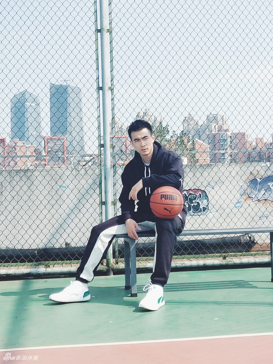 赵继伟全新帅照仿若邻家少年