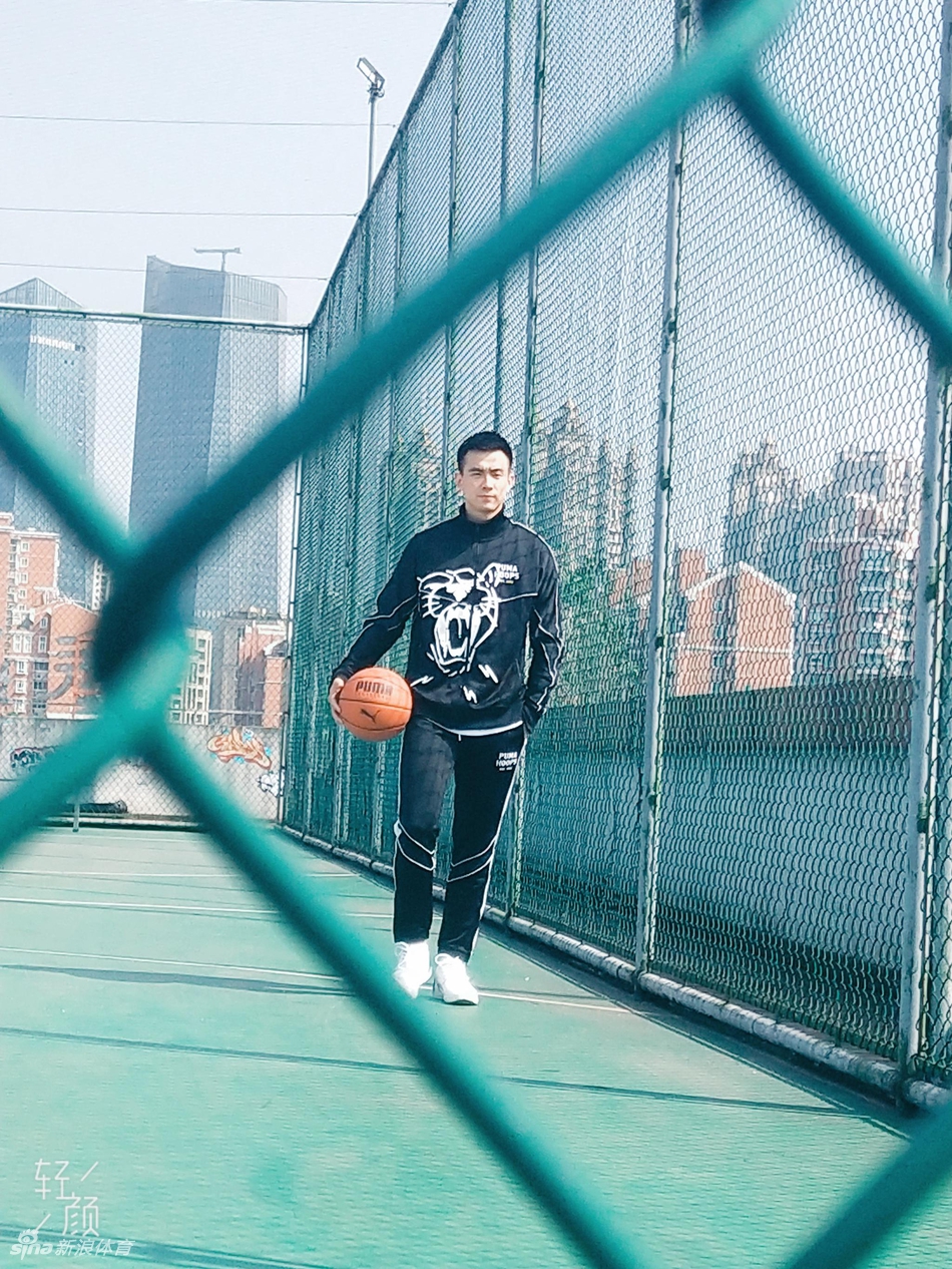 赵继伟全新帅照仿若邻家少年