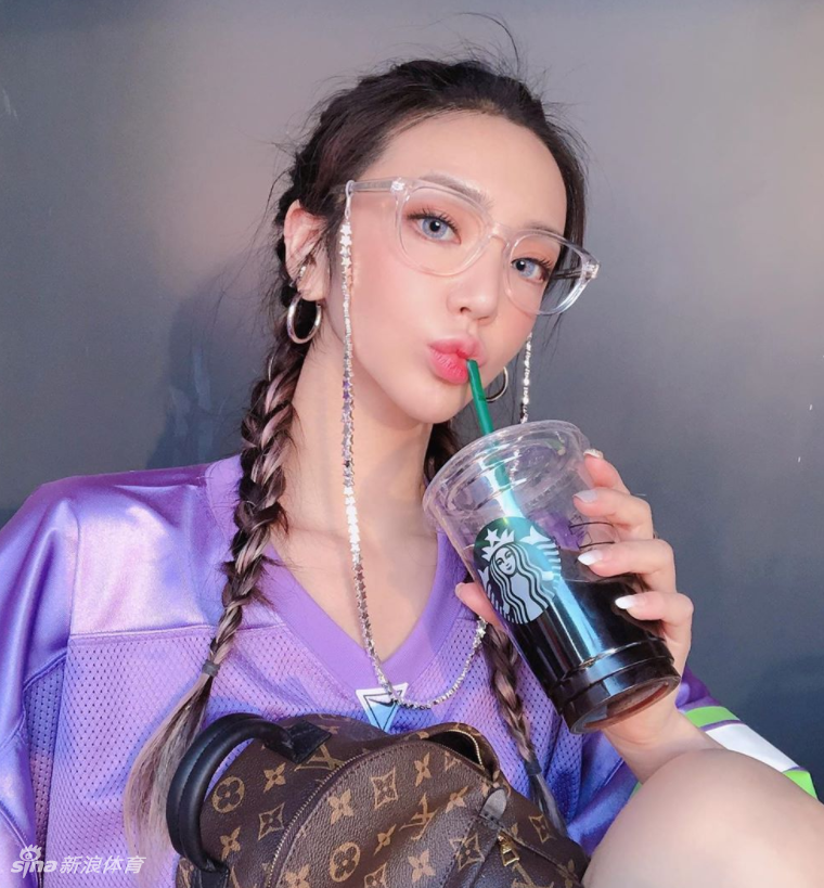 运动达人身材极佳酷爱奢侈品