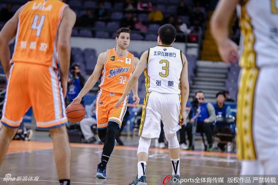 CBA第10轮:北控137-136上海