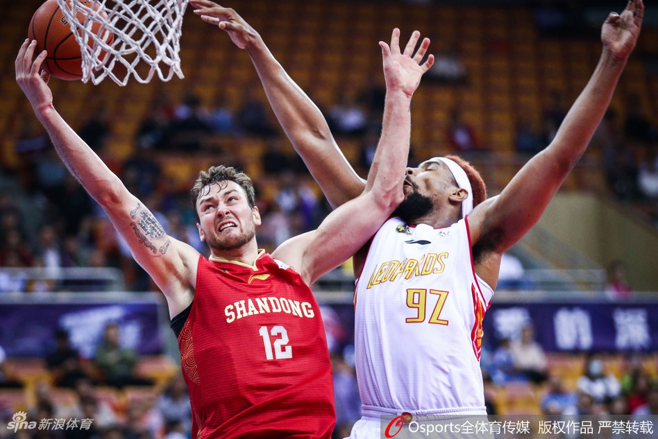 CBA第15轮精彩瞬间：阿联被犯规 郭艾伦倒地救球