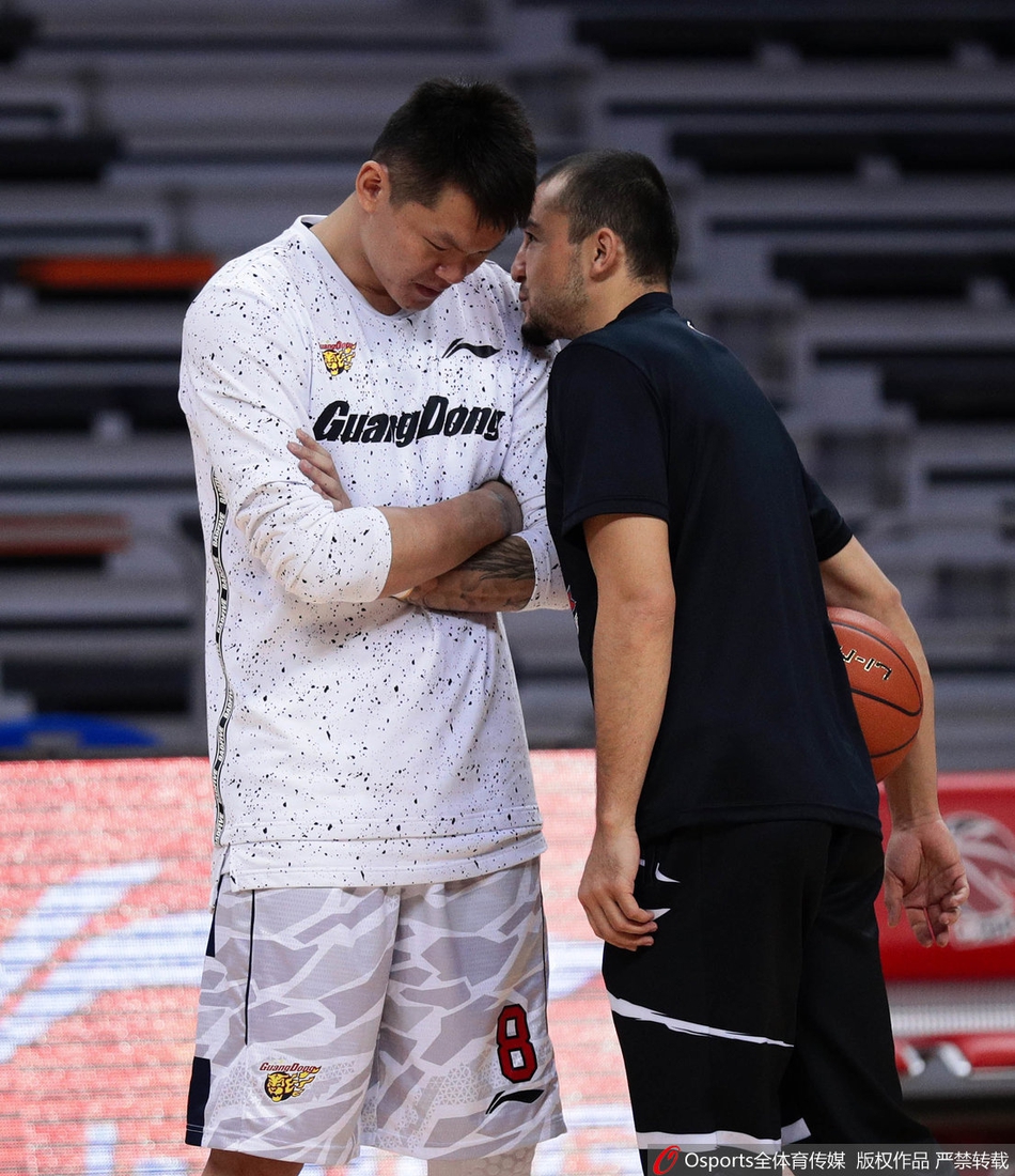 中国篮球另类七夕情人节:晓川小丁深情满满