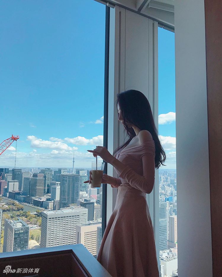 网红美女身材完美酷爱奢侈品