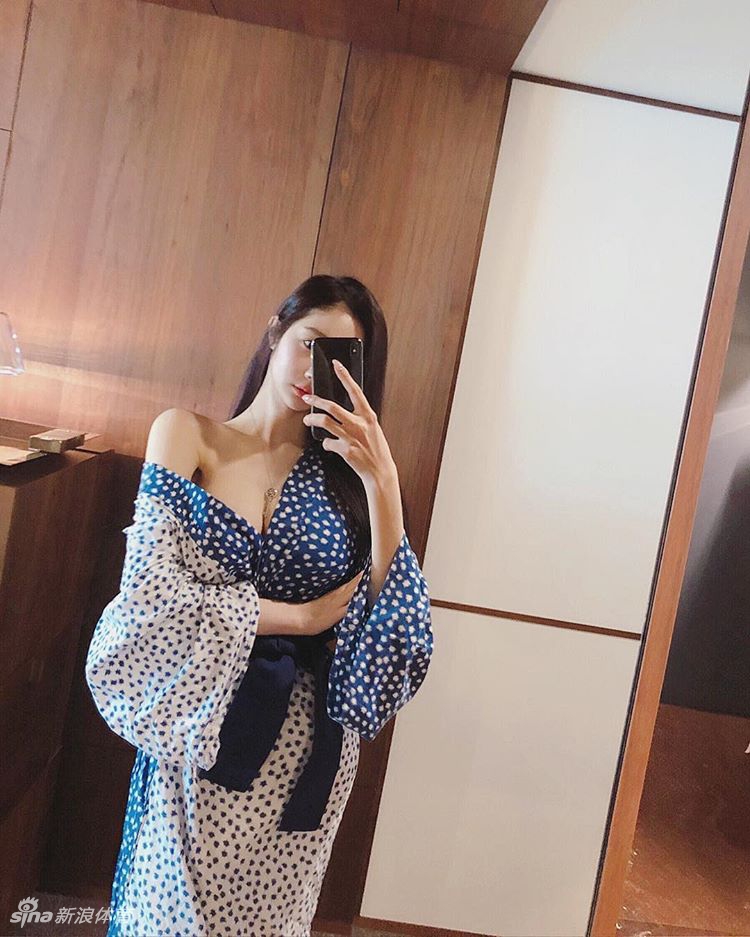 网红美女身材完美酷爱奢侈品