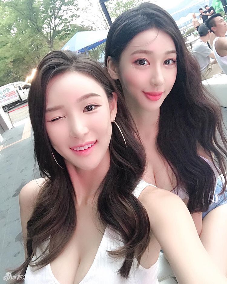 什么魔鬼身材?网红美女泳池边秀傲人身姿