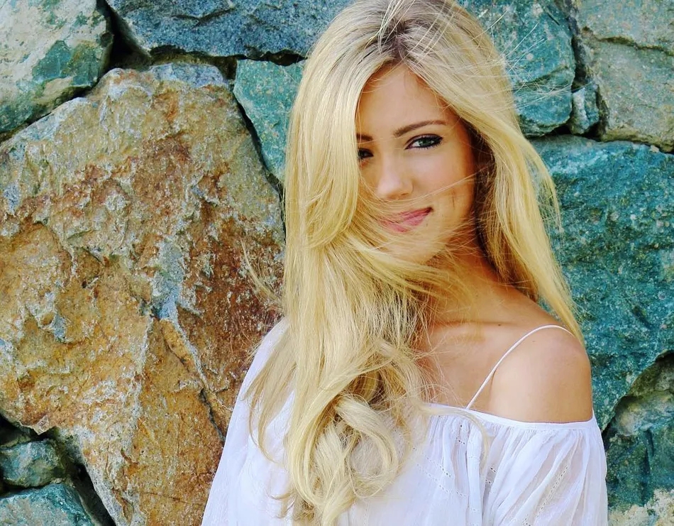 霍纳赛克女儿再出绝美球衣照！这长腿！这颜值！爱了爱了