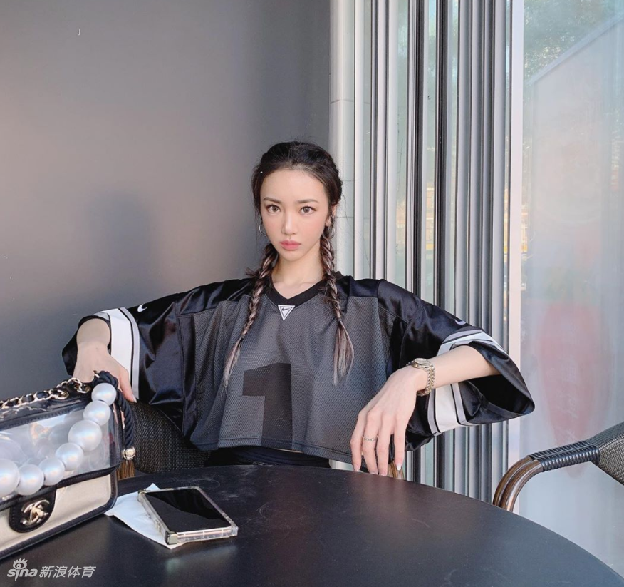 运动达人身材极佳酷爱奢侈品