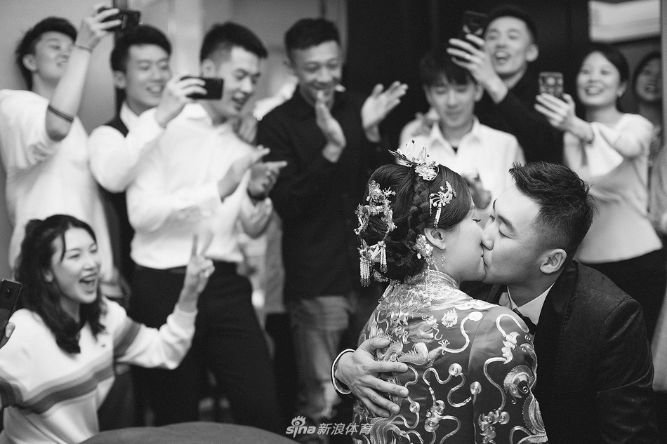 羽毛球世界冠军洪炜赵芸蕾大婚