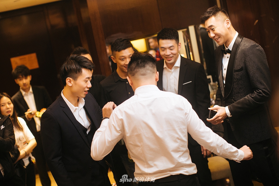 羽毛球世界冠军洪炜赵芸蕾大婚