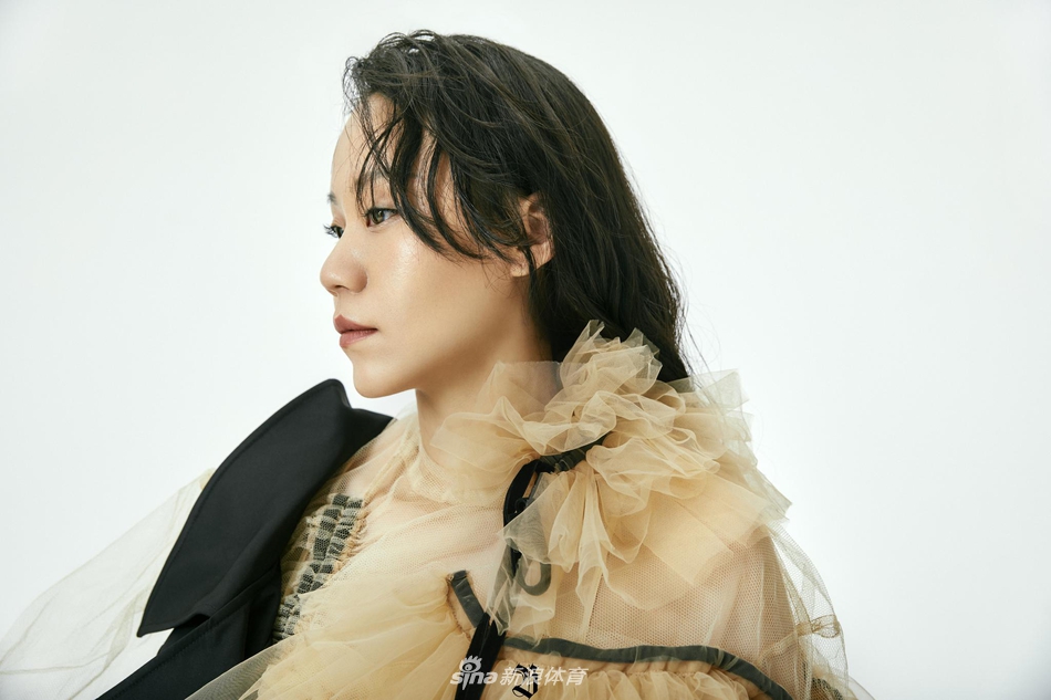 赵芸蕾拍摄时尚写真