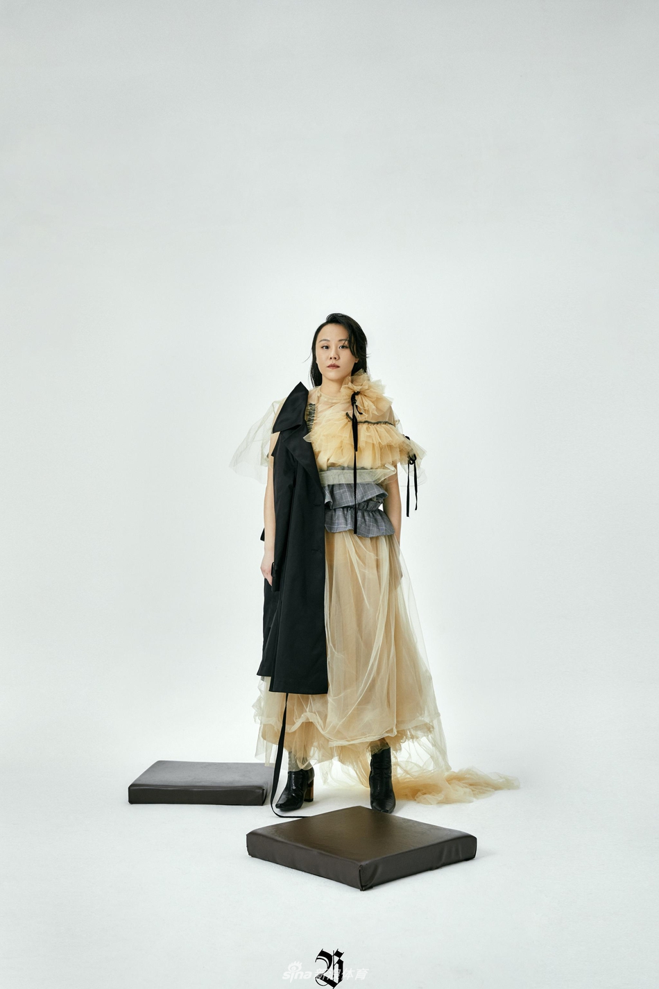 赵芸蕾拍摄时尚写真