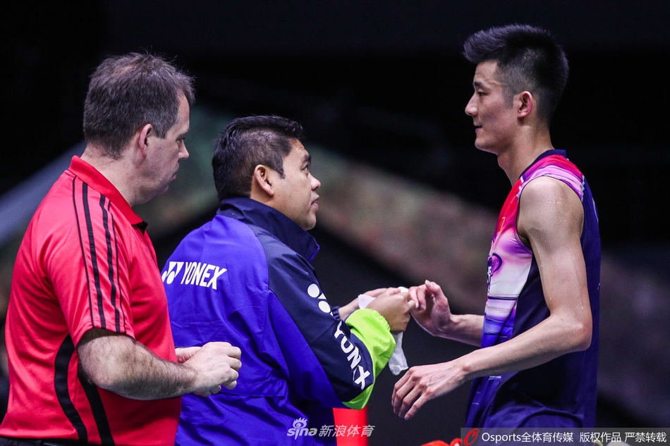 苏杯中印之战男单谌龙2-0维尔玛