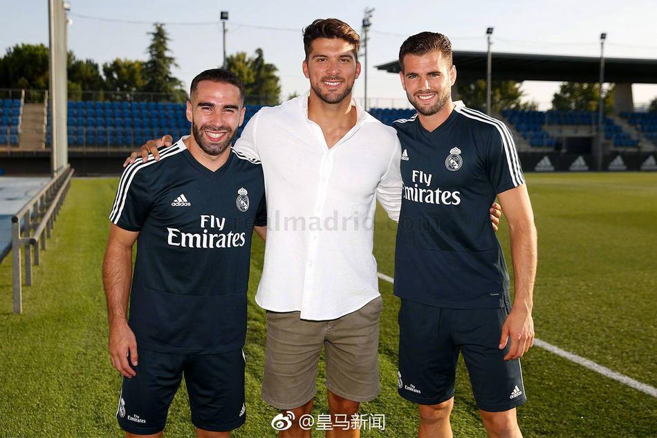 西班牙名将造访皇马训练基地