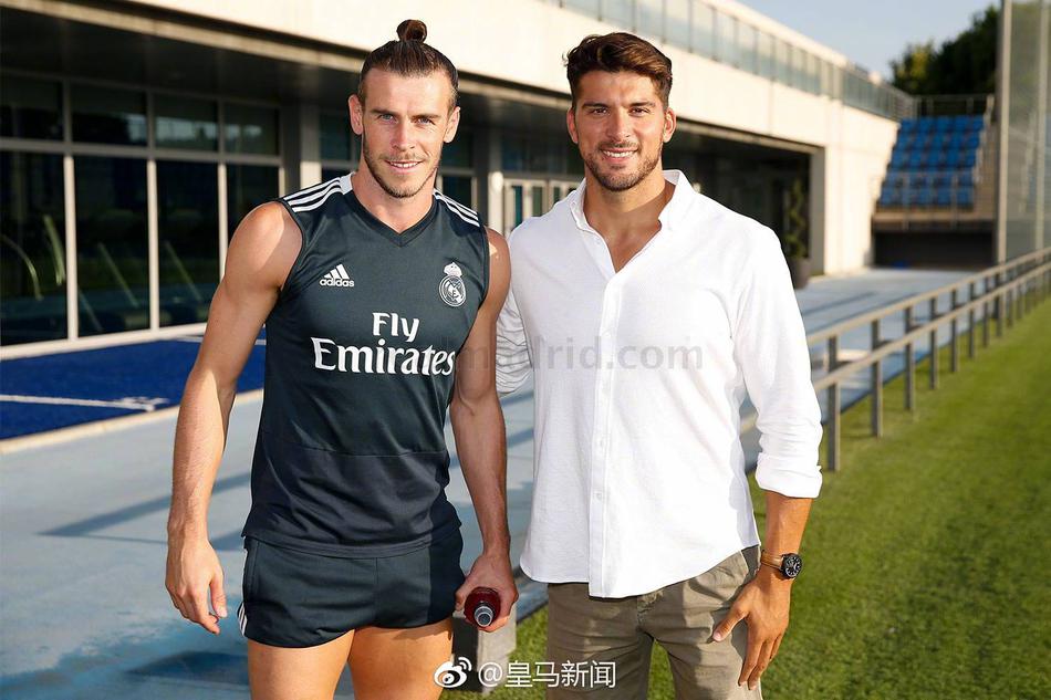 西班牙名将造访皇马训练基地