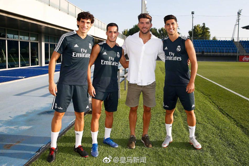 西班牙名将造访皇马训练基地