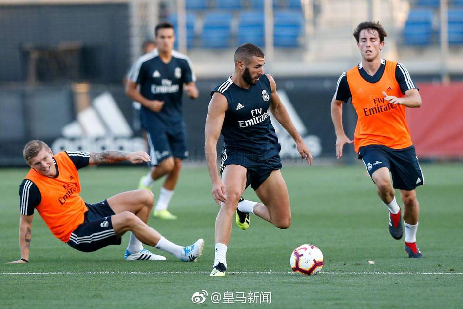 皇马全队训练备战西甲比赛