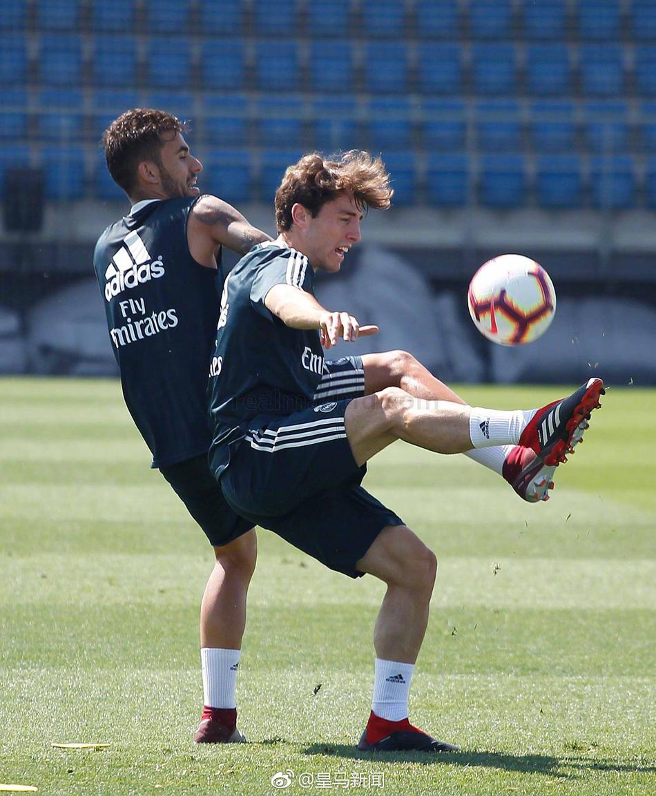 皇马训练备战联赛 魔笛抢镜