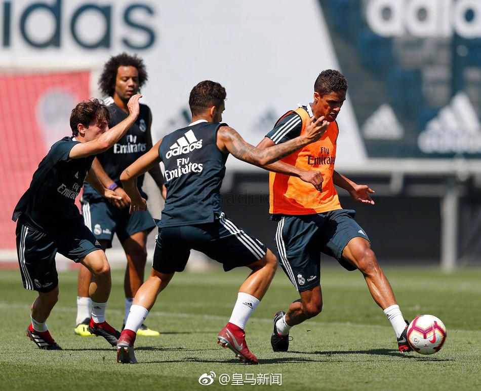 皇马训练备战联赛 魔笛抢镜